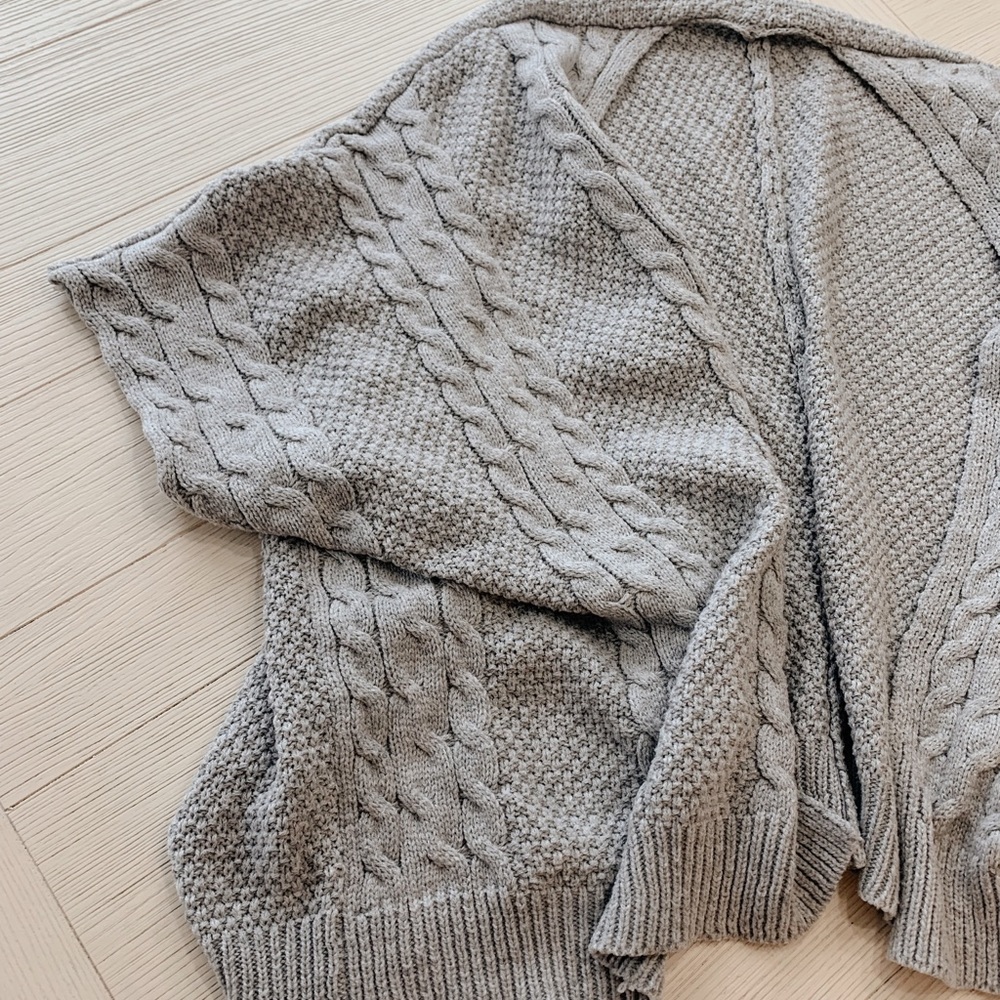 Grey, short sleeve, knit cardigan
